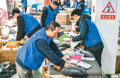 &ldquo;千集萬店&rdquo;改造,新能源汽車、綠色智能家電下鄉(xiāng),信息消費興起--咱村的&ldquo;買買買&rdquo;